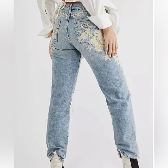 NWOT Free People x We The Free Bren Embroidered Distressed Boyfriend Jeans $168 - Picture 1 of 15